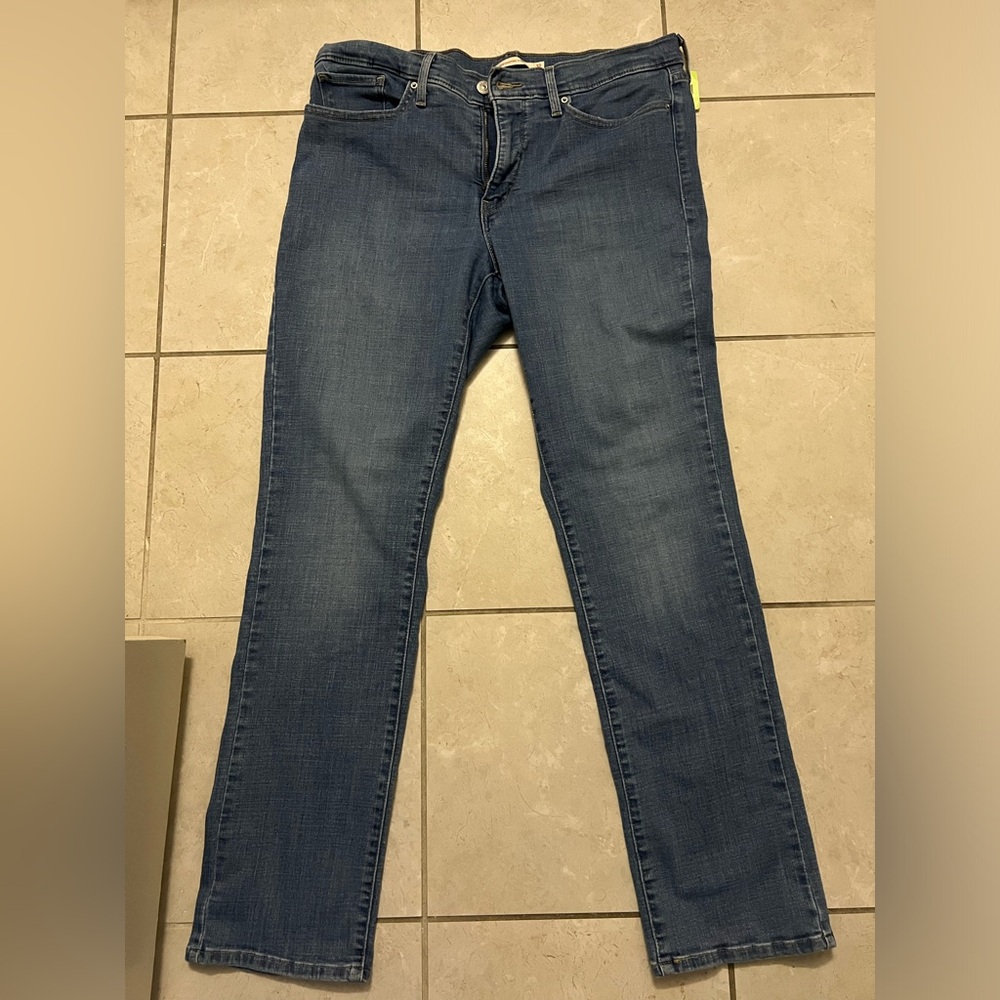 Levi’s Shaping Straight size 32